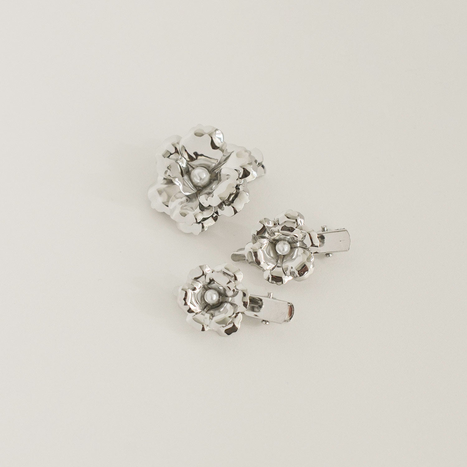Metal Flower with Plastic Pearl Hair Clips | 3pcs | Silver
