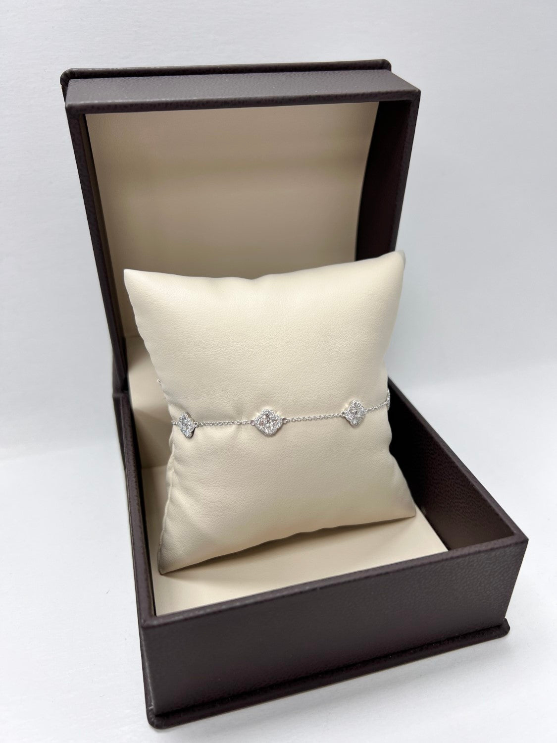 14K White Gold Clover Bracelet, 1.14ct