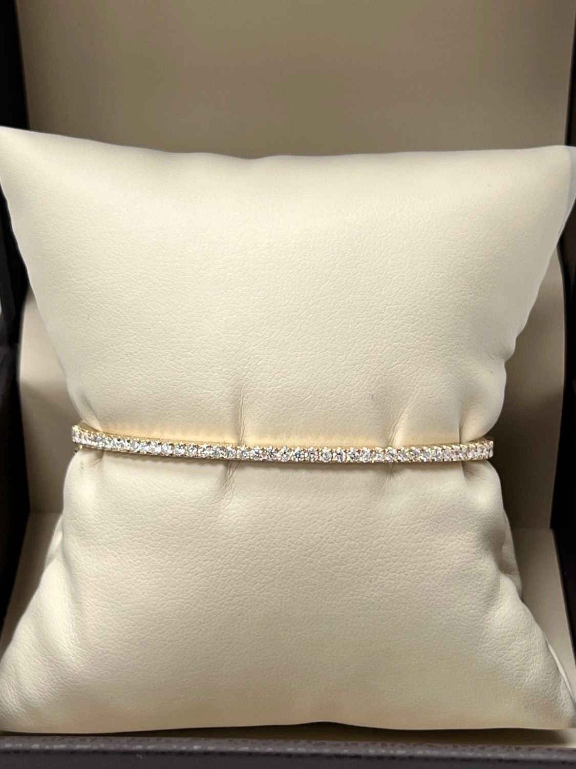 18K Yellow Gold Diamond Bangle, 0.82ct