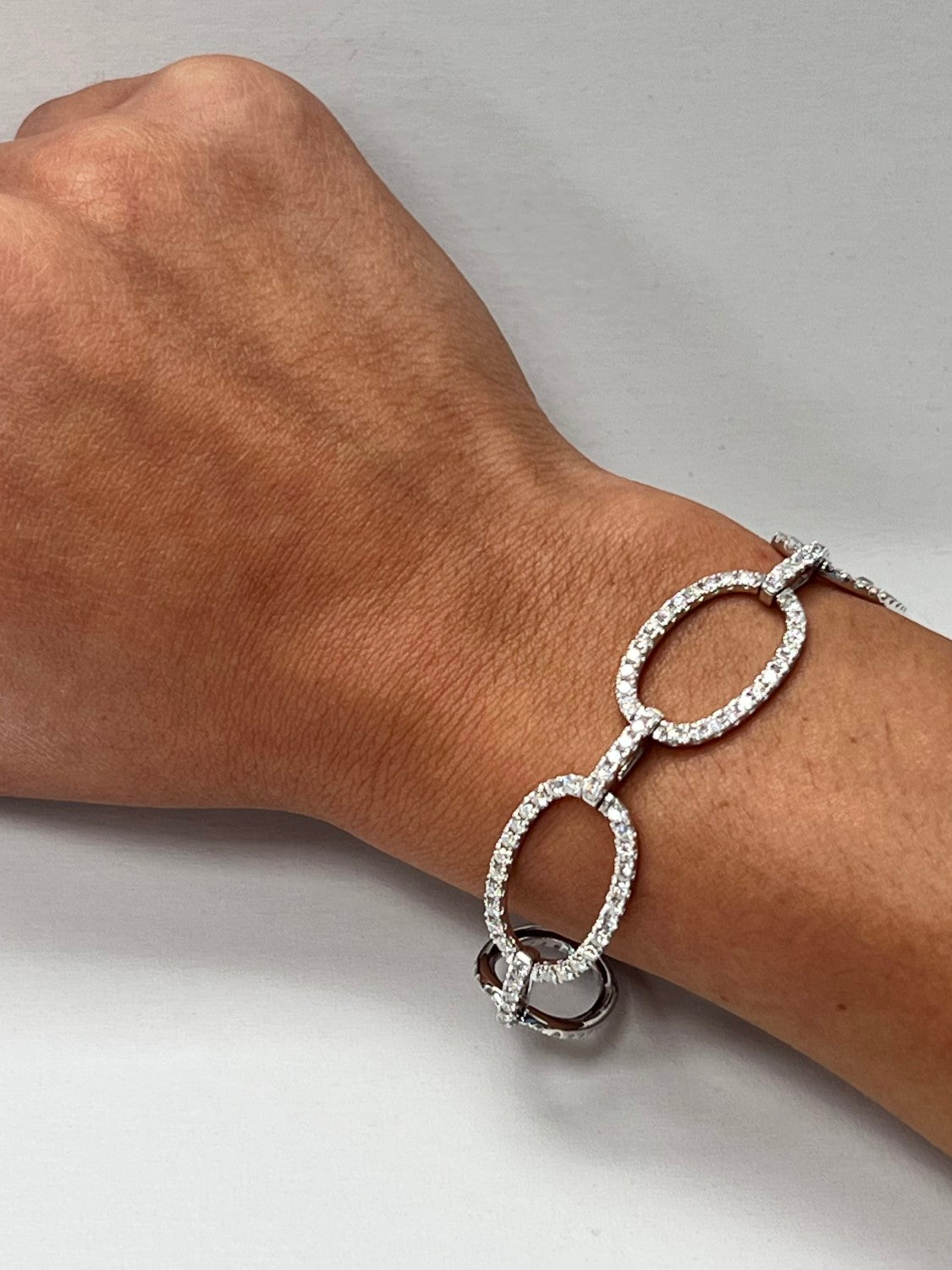 14K White Gold Diamond Open Circle Link Bangle, 4.41ct