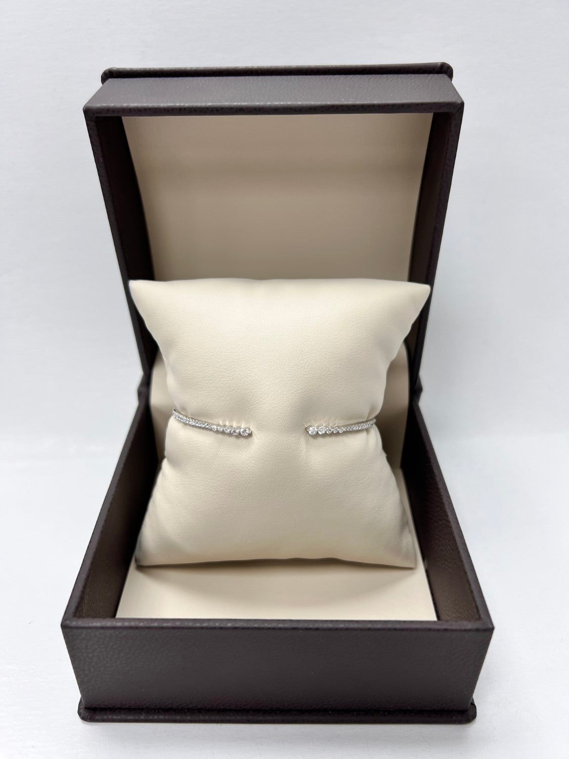 18K White Gold Diamond Bangle, 0.49ct