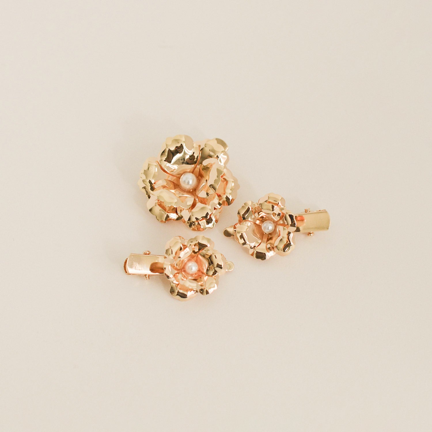 Metal Flower with Plastic Pearl Hair Clips | 3pcs | Gold