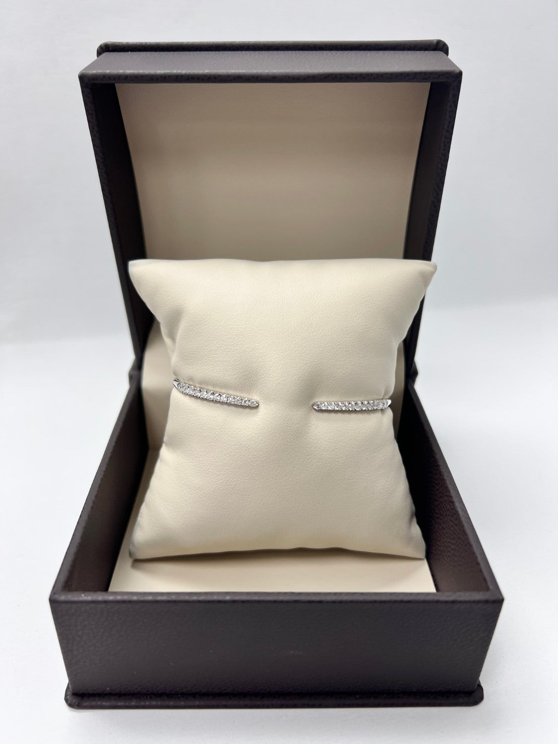 14K White Gold Diamond Claw Bangle